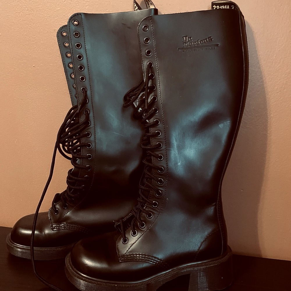 Dr Martens 20 Hole Boots - Size 4 NOWT